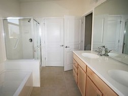 Ванная со столешницей из камня